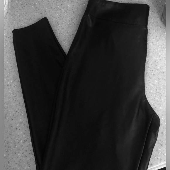 EXPRESS black super high rise faux leather leggings w/ stretch NEW w/ tags RE$69 - Picture 9 of 12